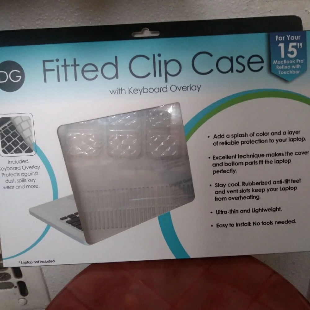 MacBook Fitted Clip Case - Picture 2 of 3